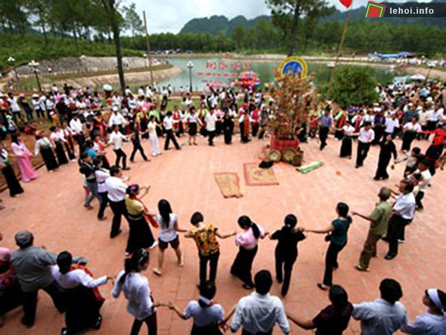 Rộn ràng lễ Hết Chá ở Mộc Châu