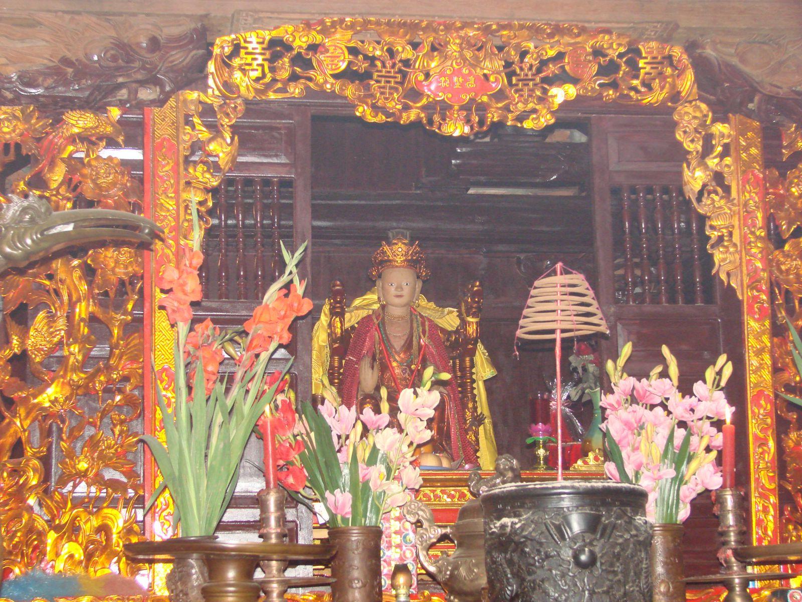 Ban thờ Mẫu Âu Cơ