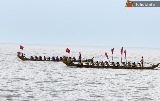 Ghanh đua gay cấn trên đường đua