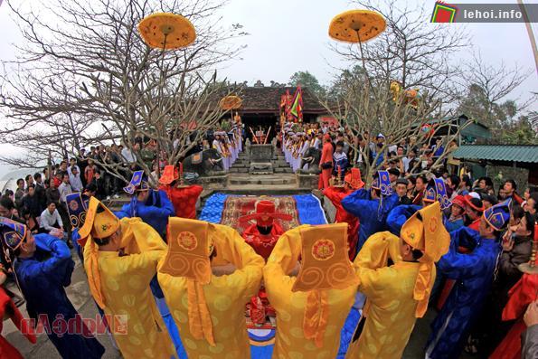 Lễ hội Đền Cờn