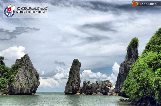 Cụm thắng cảnh Hòn Chông nổi tiếng của Hà Tiên.