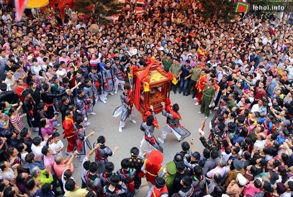 Kiệu bay là nét độc đáo lễ hội truyền thống 5 làng Mọc