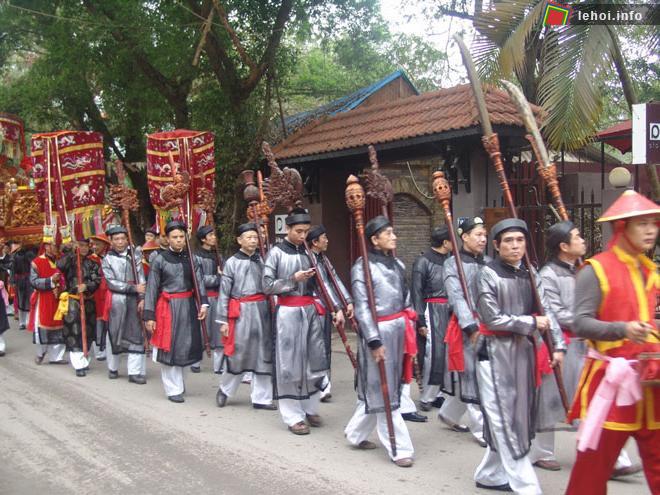 Hội đình Quảng Bá diễn ra tưng bừng và náo nhiệt