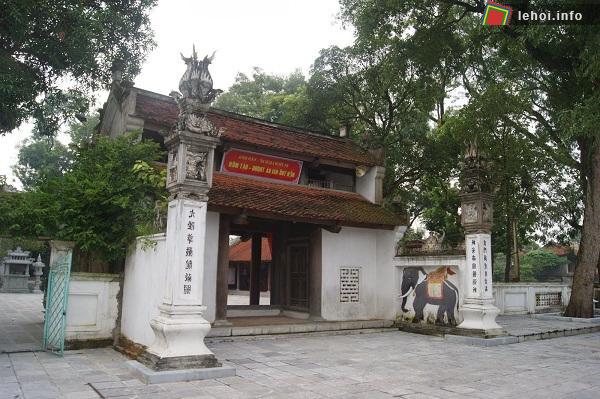 Đền Hát Môn nơi diễn ra lễ hội