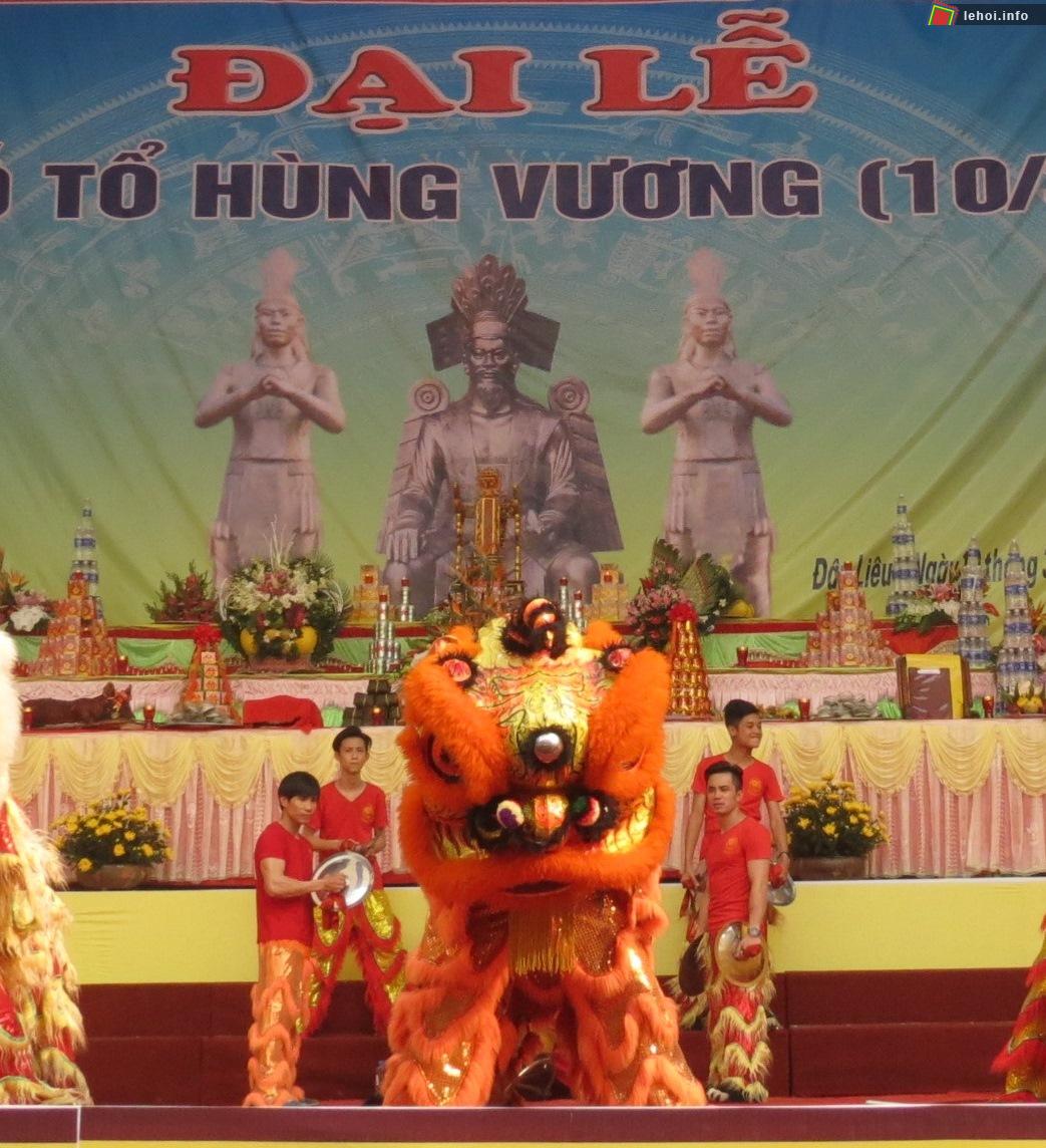 Tiết mục múa sư tử trong lễ khai mạc