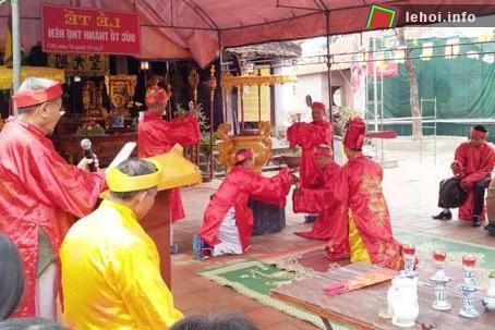 Lễ tế Thánh sư Thợ rèn nhằm tưởng nhớ tới công ơn của ông tổ nghề
