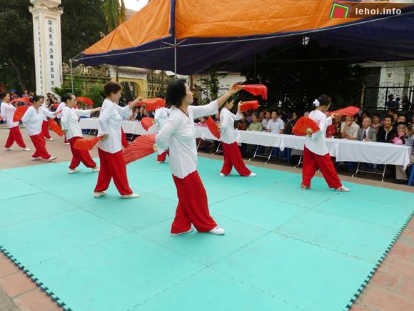 Hình ảnh ấn tượng trong hội làng Cót