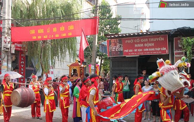 Đông đảo người dân tham gia hội đền Túc Trinh