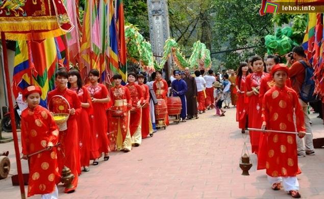Đoàn rước hội chùa Thầy