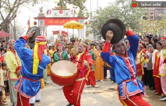 Hội rước Thành hoàng tổng Hà Hồi diễn ra sôi nổi