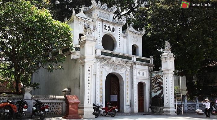 Vẻ uy nghi đền Quán Thánh giữa lòng Hà Nội