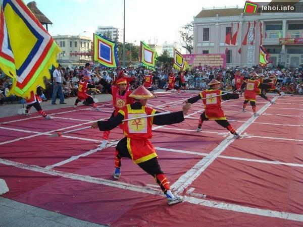 Hội làng Tư Thế hấp dẫn với đánh cờ người