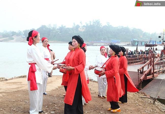 Hội hát trống quân Đức Bác hay còn gọi là lễ hội khai xuân Cầu Đinh