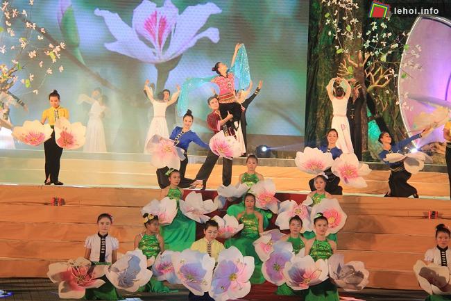 Chương trình biểu diễn nghệ thuật trong Lễ hội Hoa Ban