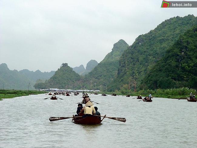 Lễ hội chùa Hương 2018 không để xuồng máy đò gắn động cơ vận chuyển khách
