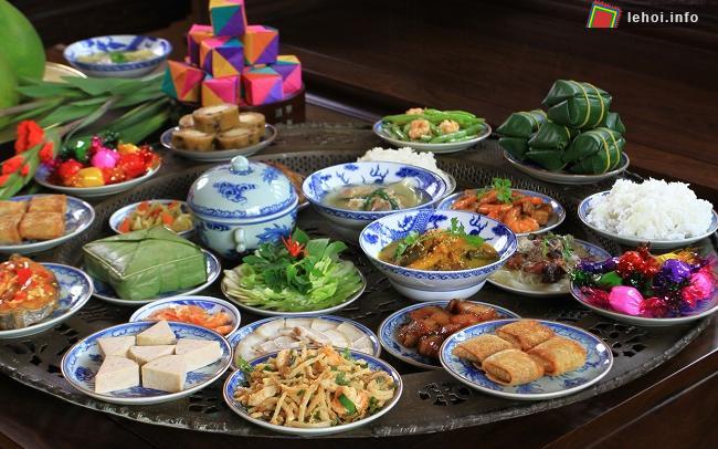 Mâm lễ cúng Tất niên không nặng về vật chất tùy điều kiện gia chủ