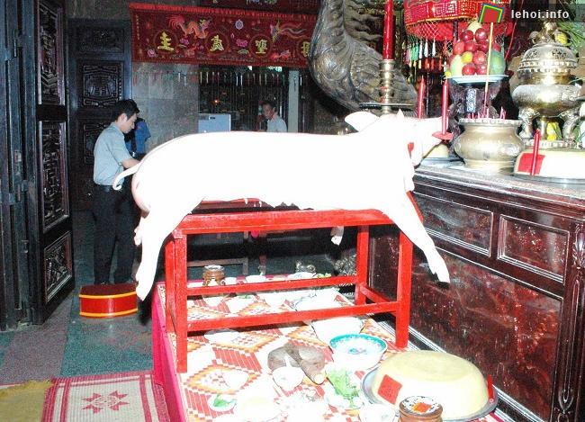 Heo trắng là lễ vật không thể thiếu trong lễ Túc Yết