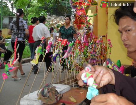 Hàng Mã với những nghệ nhân nặn tò he điêu luyện