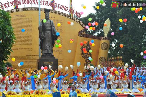 Màu sắc rực rỡ cùng hoạt động kỷ niệm 1000 năm Thăng Long Hà Nội