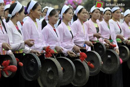 Tưng bừng lễ Khai hạ Mường Bi, Hòa bình. ảnh 5