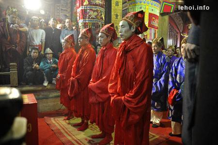 Một nghi thức trong hội rước pháo Đồng Kỵ