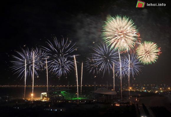 Ngày 10/10/2010 bế mạc Đại lễ 1000 năm Thăng Long bằng đêm hội pháo hoa