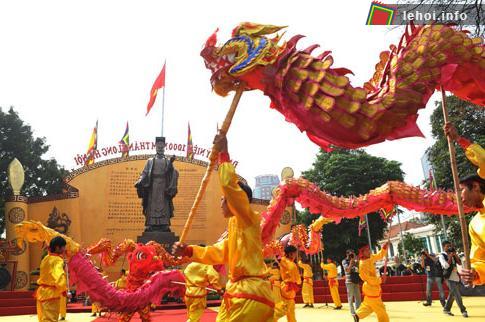 Tiết mục múa đầu Rồng chào mừng Đại Lễ