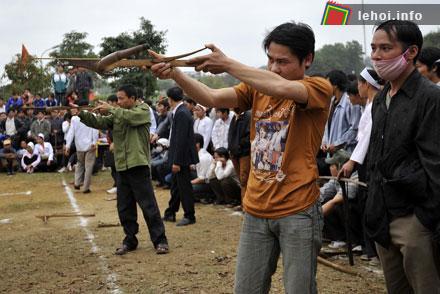 Tưng bừng lễ Khai hạ Mường Bi, Hòa bình. ảnh 7