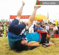 Ảnh Hội vật làng Sình tại Thừa Thiên Huế