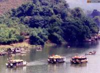 Ảnh Hàng ngàn người trẩy hội Điện Huệ Nam năm 2012
