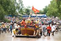 Ảnh Hàng nghìn người tham dự lễ hội Nghinh Ông Trà Vinh năm 2012
