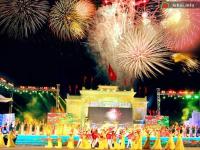 Ảnh Người dân nô nức đến dự khai mạc “Lễ hội Hoa phượng đỏ lần thứ I -2012”